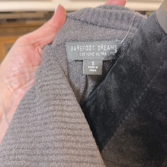 Barefoot Dreams cozy chic ultra lite size small - Picture 5 of 5